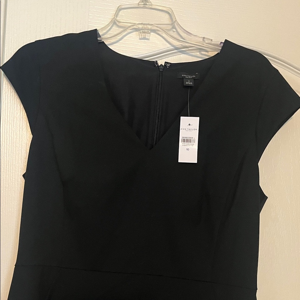 Elegant Black Cap Sleeve Ann Taylor Dress - Picture 5 of 8